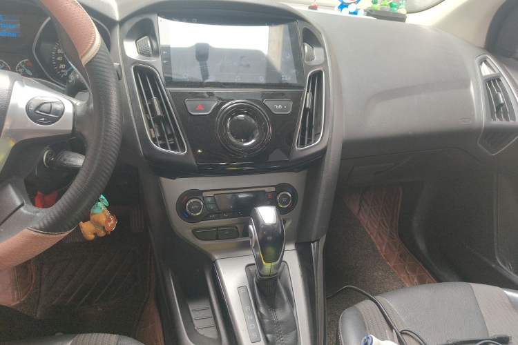 Used Ford Focus 2012 Sedan 1.6L Automatic Fashion Edition Audio And AC Panel