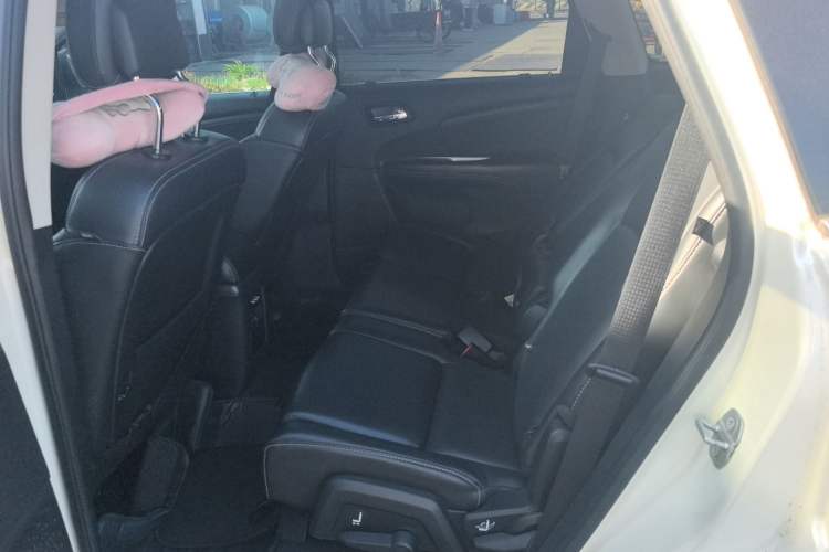 Used Dodge Journey 2013 2.4L Two-Wheel Drive Luxury Version