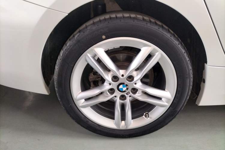 Used BMW 1 Series 2023 120i M Sport Night Edition Right Rear Wheel Hub