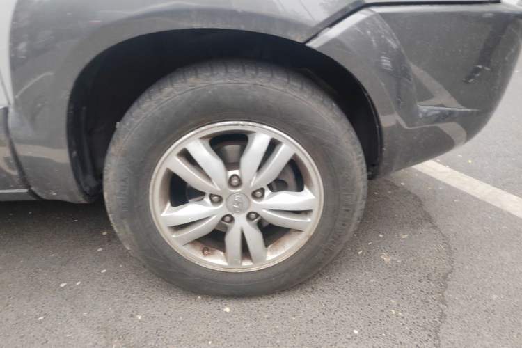 Used Hyundai Tucson 2009 2.0L Automatic Two-Wheel Drive with Sunroof
