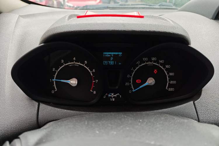 Used Ford EcoSport 2013 1.5L Automatic Fashion Model Odometer Close Up