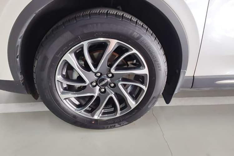 Used Lincoln Corsair 2022 2.0T Two-Wheel Drive Deluxe Edition Left Front Wheel Hub