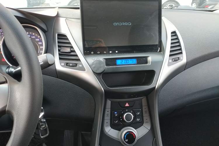 Used Hyundai Elantra (5th Generation / Langdong) 2015 1.6L Automatic Fashion Model