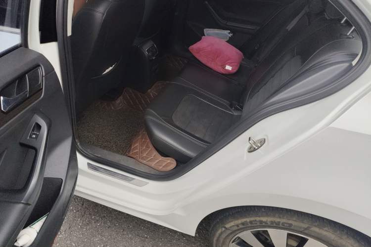 Used Volkswagen Sagitar 2015 230TSI Automatic Luxury Model