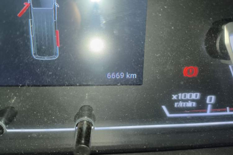 Used SAIC MAXUS Xintu V80 2023 2.0T Manual Classic Aoyuntong Short Wheelbase Mid-Roof 5/6-Seater