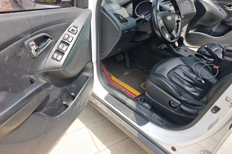 Used Hyundai ix35 2015 2.0L Automatic 2WD Smart Version China V Standard Driver Seat