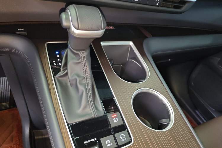 Used Toyota Granvia 2024 2.5L Hybrid Prestige PLUS Four-Wheel Drive Version Gear Lever