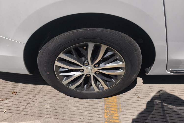 Used Buick GL8 2023 ES Lu Zun Deluxe Model Right Rear Wheel Hub