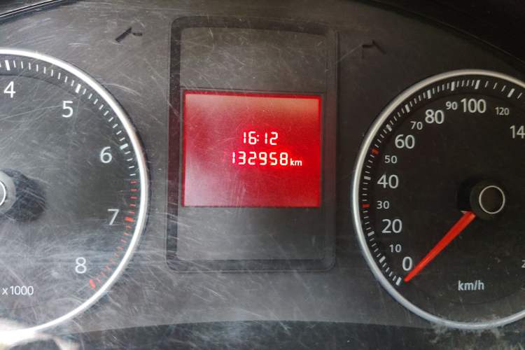 Used Volkswagen Bora 2012 1.6L Automatic Fashion Edition Odometer Close Up