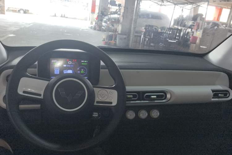 Used Wuling Hongguang MINIEV 2024 3rd Generation 215km Youth Edition Center Console