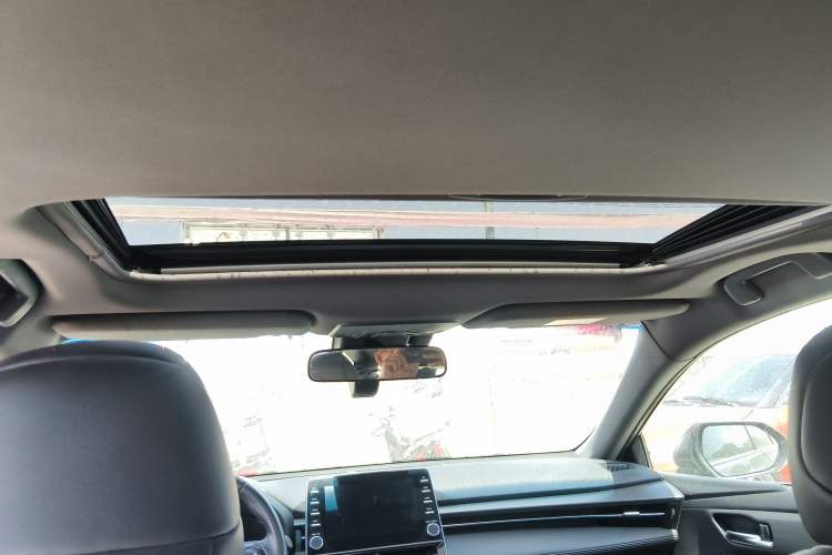 Used Toyota Avalon 2019 Dual-Engine 2.5L Luxury Edition China VI Standard Headliner