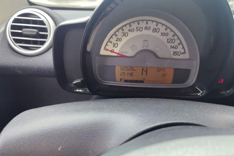 Used smart fortwo 2012 1.0 MHD Hardtop Standard Edition Odometer Close Up