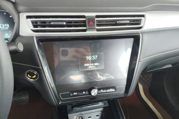Used Roewe i5 2020 1.5L Automatic 4G Connect Luxury Flagship Edition
