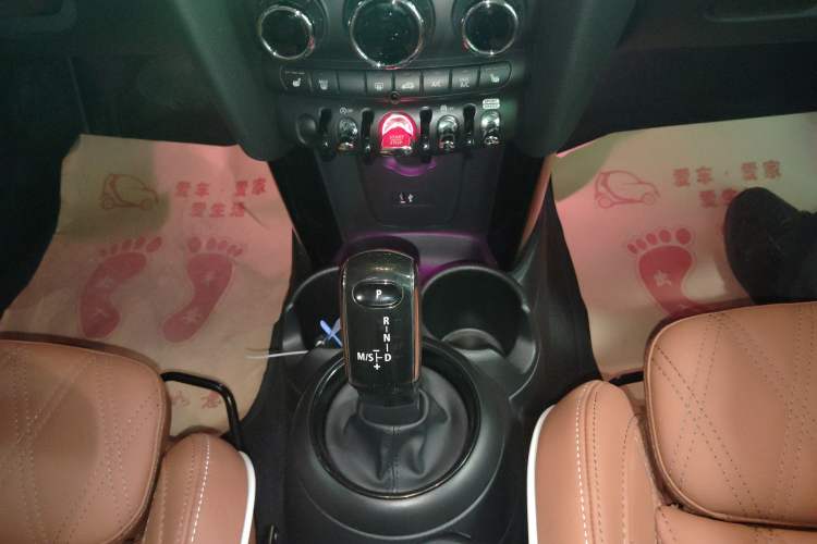 Used MINI MINI 2018 1.5T COOPER Artist