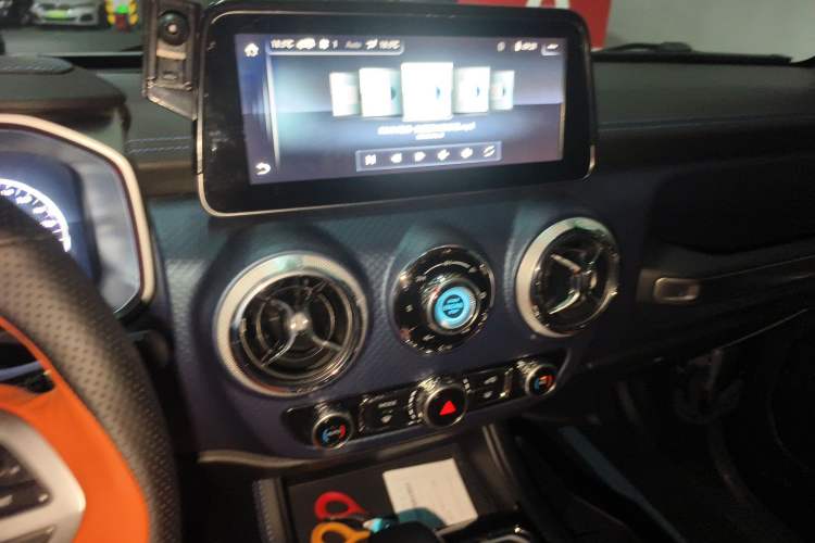 Used BAIC Off-Road BJ40 2019 2.0T Automatic Four-Wheel Drive Urban Hunter Edition Premium Model China V Emission Standard
