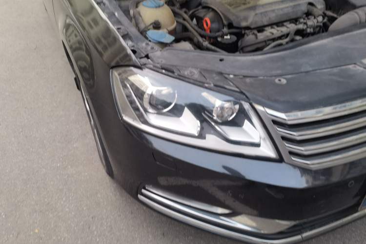 Used Volkswagen Magotan 2013 1.8TSI Luxury Model Right Front Headlight