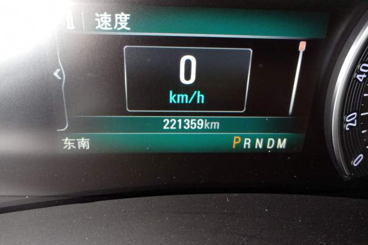 Used Buick GL8 2017 ES 28T Premium Version China V Standard Odometer Close Up