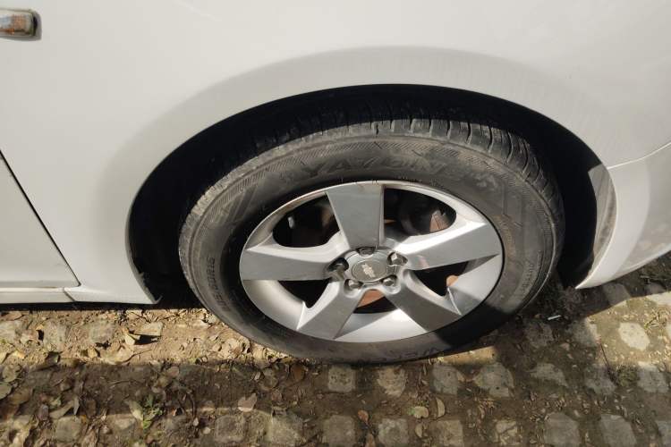 Used Chevrolet Cruze 2012 1.8L SE AT Right Front Wheel Hub