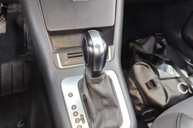 Used Volkswagen Tiguan 2015 1.8TSI Automatic Two-Wheel Drive Trend Edition Gear Lever