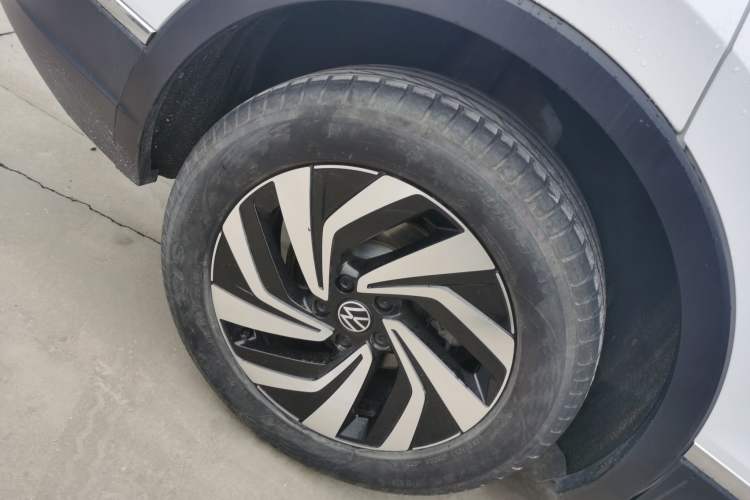 Used Volkswagen Tiguan L 2024 300TSI Automatic Two-Wheel Drive Smart Edition Right Rear Wheel Hub