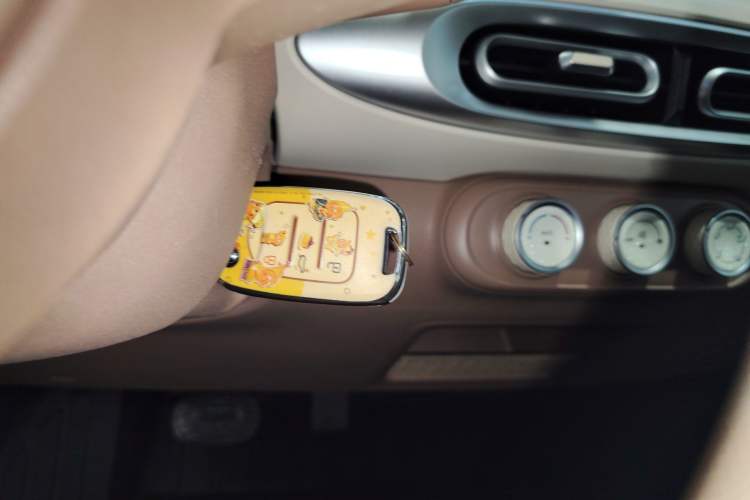 Used Wuling Hongguang MINIEV 2025 Four-Door Version Advanced Edition Vehicle Key