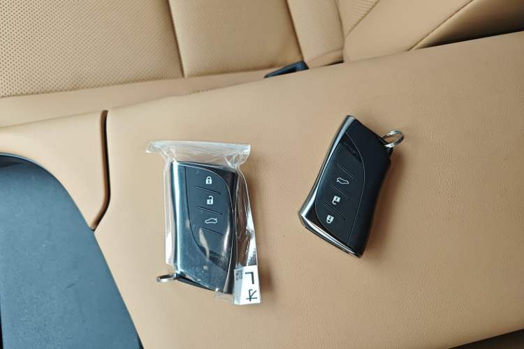 Used Lexus ES 2022 300h Deluxe Edition Vehicle Key