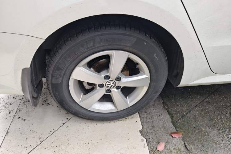 Used Volkswagen Lavida 2013 Revised Classic 1.6L Automatic Fashion Edition Exterior 5