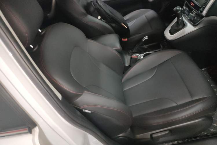 Used Haval M6 2019 1.5T DCT Two-Wheel Drive Elite Version China V Standard Right Front Seat