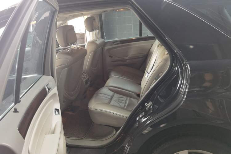 Used Mercedes-Benz M-Class 2010 ML 350 4MATIC Luxury Model
