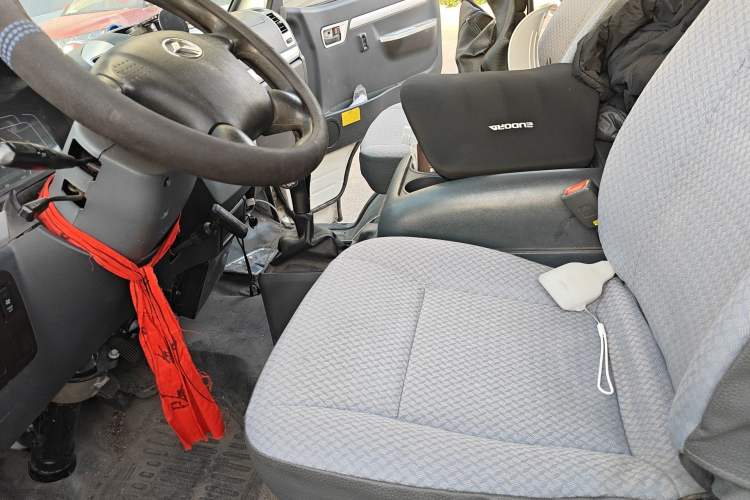 Used King Long Longyao 8 2021 41-Foot Cargo Van with Mid-Roof
