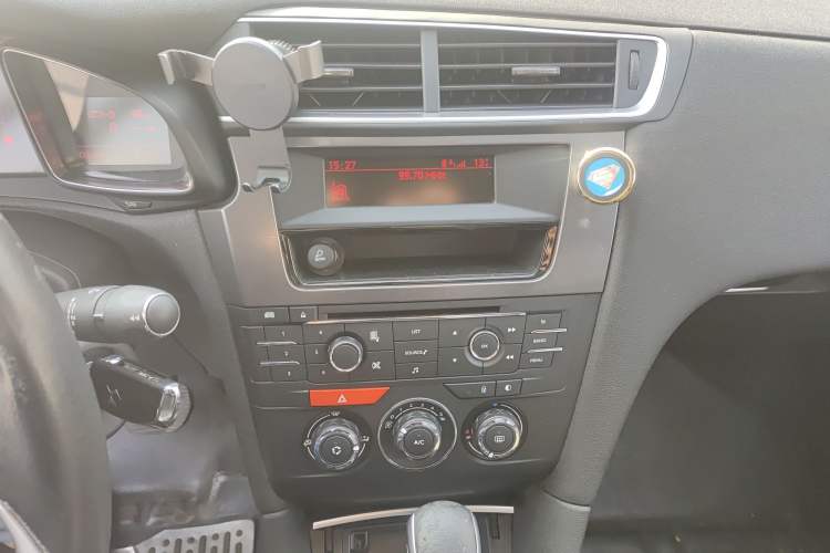 Used DS 5LS 2014 1.8L automatic Comfort version VTi140