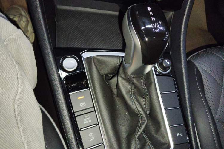 Used Volkswagen Sagitar 2025 Revised Version Three 300TSI DSG Excellence Edition
