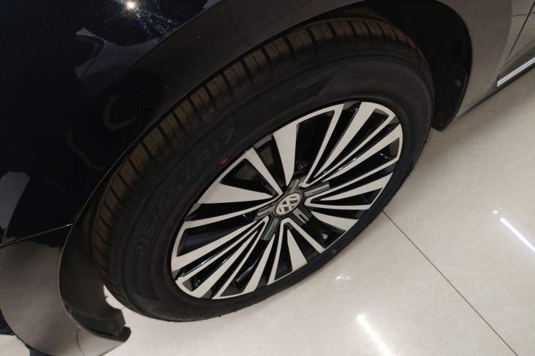 Used Volkswagen Passat 2020 330TSI Elite Edition China VI Left Front Wheel Hub