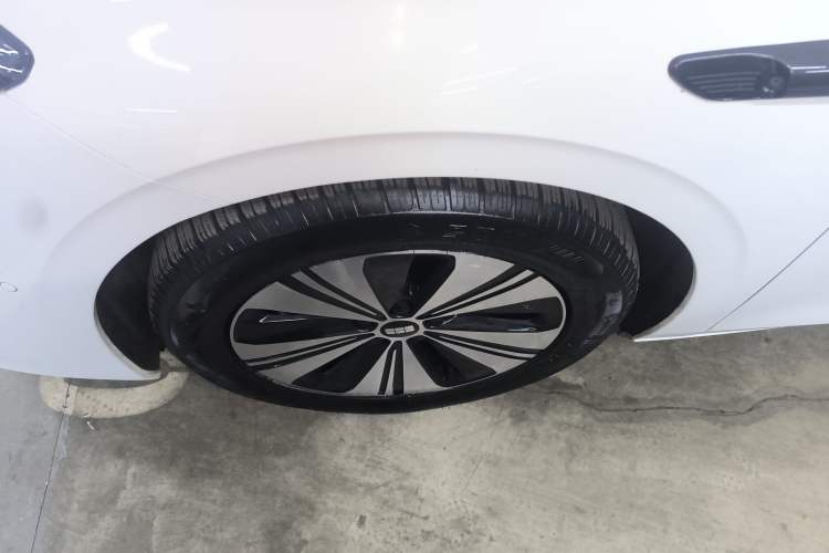 Used Geely Galaxy A7 2025 Model EM-i 150km Exploration+ Edition Left Front Wheel Hub