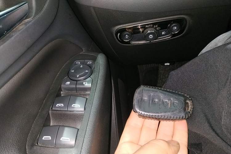 Used Chevrolet Equinox 2017 550T Automatic All-Wheel-Drive Huanjie Edition Interior 1