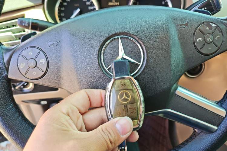 Used Mercedes-Benz R-Class 2010 R 350 L 4MATIC Vehicle Key
