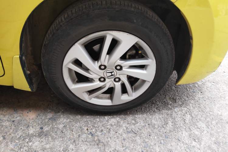 Used Honda Fit 2014 1.5L EX CVT Elite Model Right Front Wheel Hub