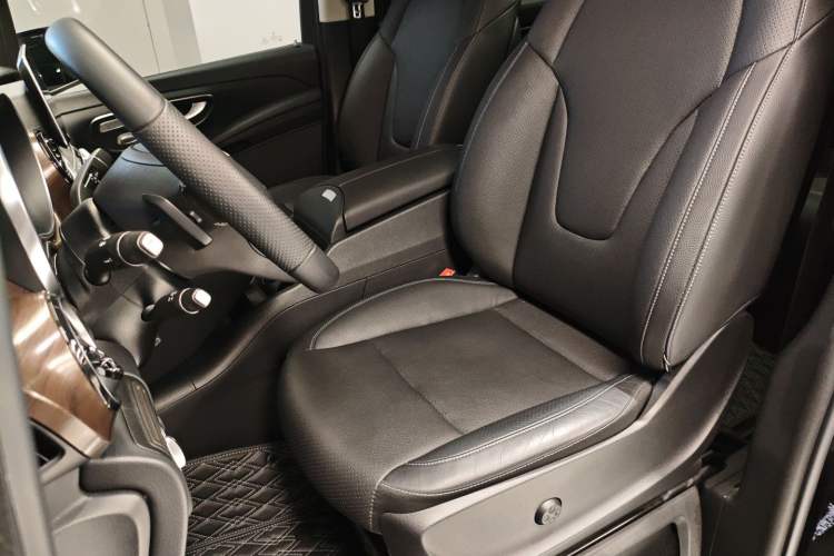 Used Mercedes-Benz V-Class 2021 V 260 Avantgarde Edition
