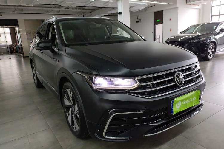 Used Volkswagen Tiguan L 2023 Restyled 330TSI Automatic Two-Wheel Drive R-Line Enhanced Comfort Version Front Right 45 Deg