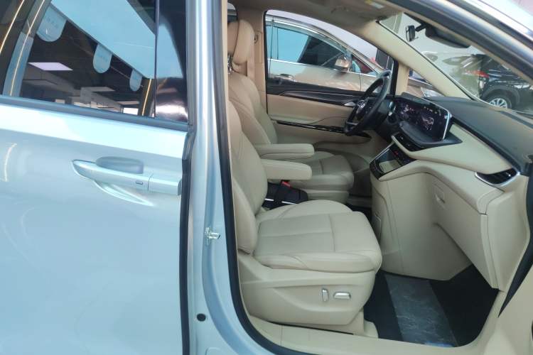 Used Buick GL8 New Energy 2025 Lu Shang Luxury Edition 7-Seater Right Front Seat