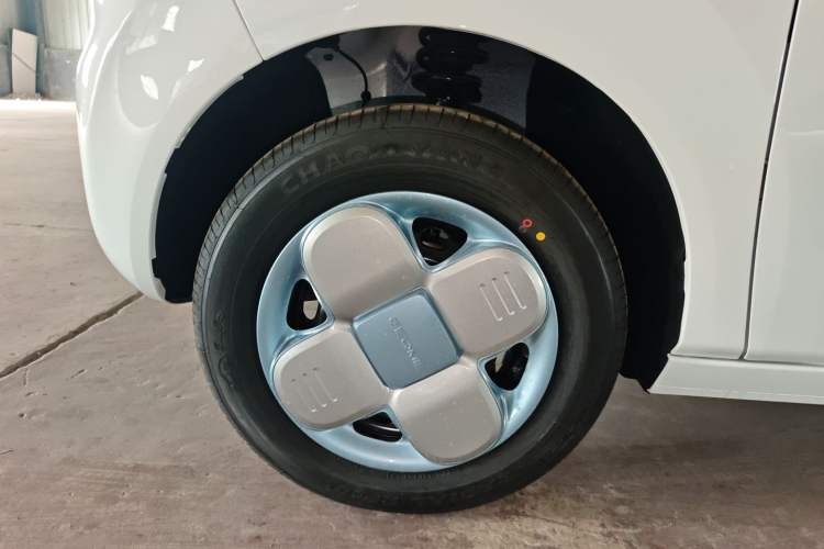 Used Geely Galaxy Panda 2024 Panda Mini 200km Endurance Bear Left Front Wheel Hub