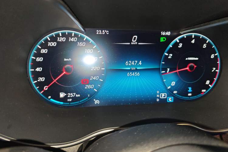 Used Mercedes-Benz C-Class 2021 C 200 L Fashion Edition Sport Version Odometer Close Up