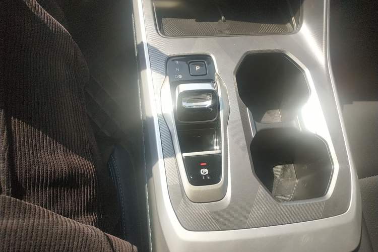 Used GAC Trumpchi GS3 2023 Shadow Speed 270T Enjoyment Edition Gear Lever