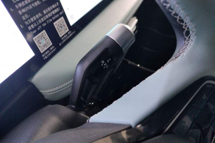 Used Geometry E Firefly 2024 401 km Fluorescent