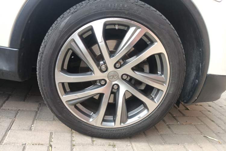 Used Infiniti QX50 2015 2.5L Luxury Edition Right Front Wheel Hub