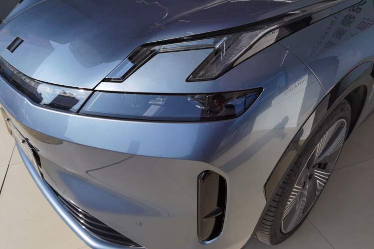 Used Lynk & Co 08 EM-P 2025 220 km All-Wheel-Drive Performance Halo
