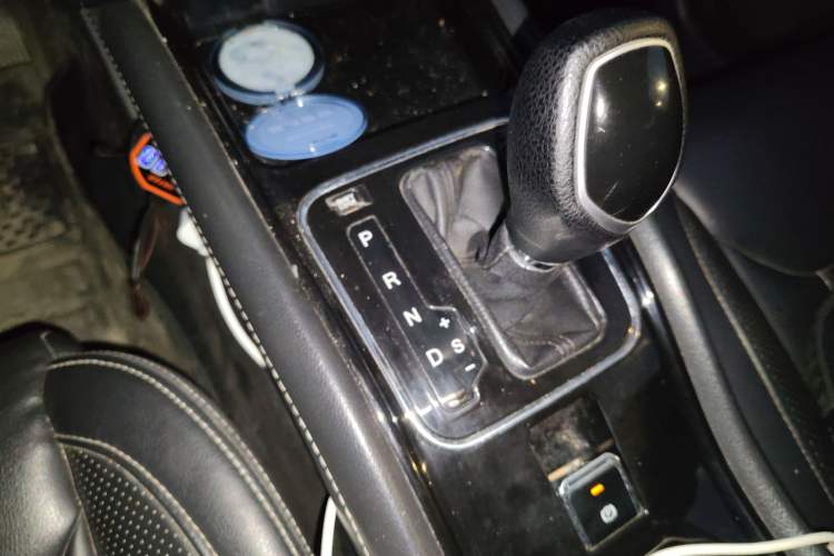 Used Dongfeng Fengon 580 2016 Revised Version 1.5T CVT Comfort Edition Gear Lever