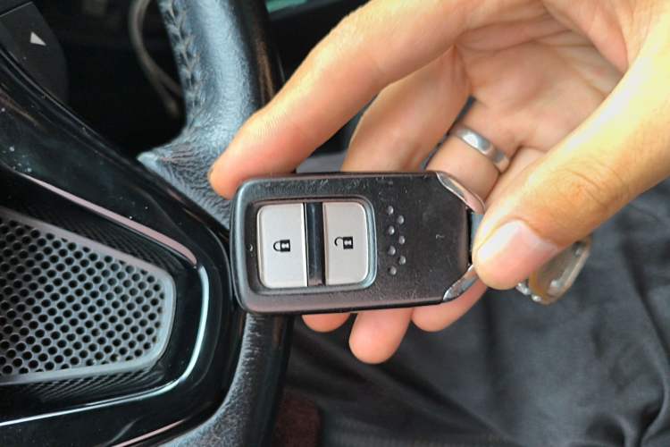 Used Honda Vezel 2015 1.8L CVT 2WD Luxury Model Vehicle Key