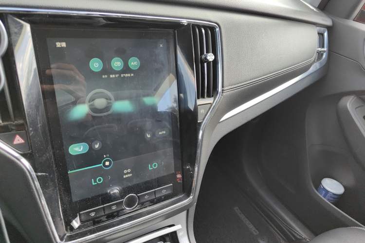 Used Roewe RX5 2016 30T Two-Wheel Drive Automatic Internet Smart Edition
