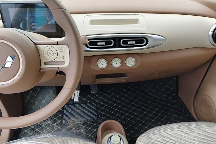 Used Wuling Hongguang MINIEV 2025 Four-Door Version Advanced Edition Audio And AC Panel